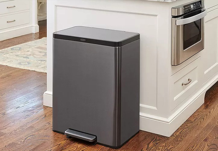 Factors to consider when choosing a trash can