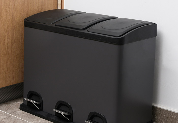 What are the types of trash cans?